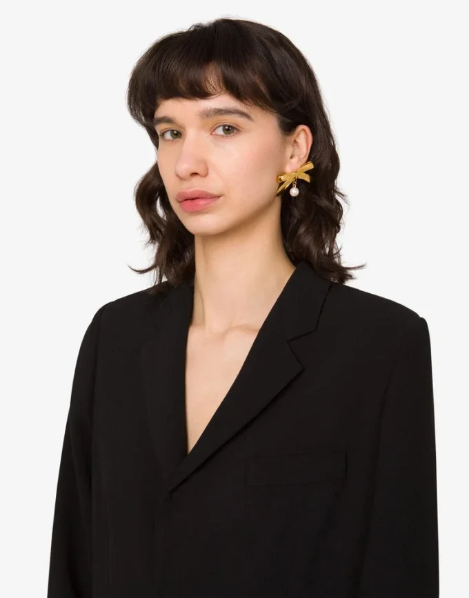 Boucles d&rsquo;oreilles en métal avec perle