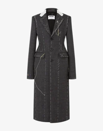 Manteau en toile de laine brodée