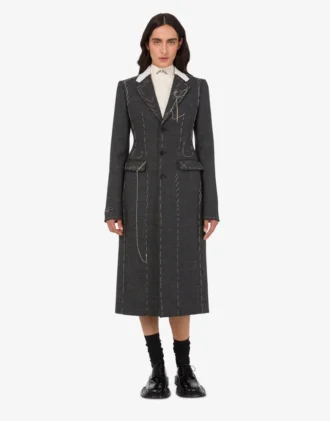 Manteau en toile de laine brodée