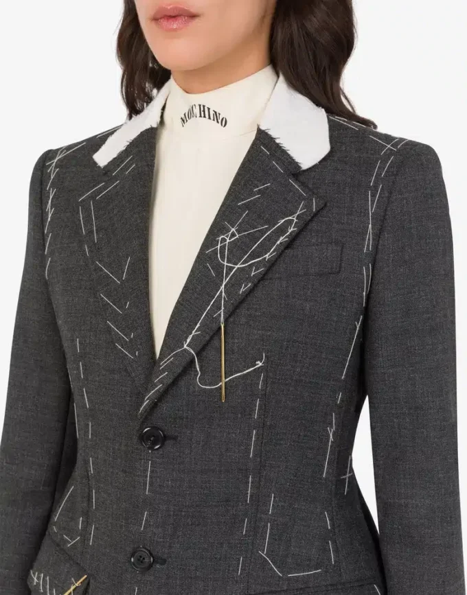 Manteau en toile de laine brodée Manteau en toile de laine brodée