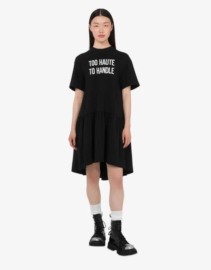 Robe en coton épais brodée