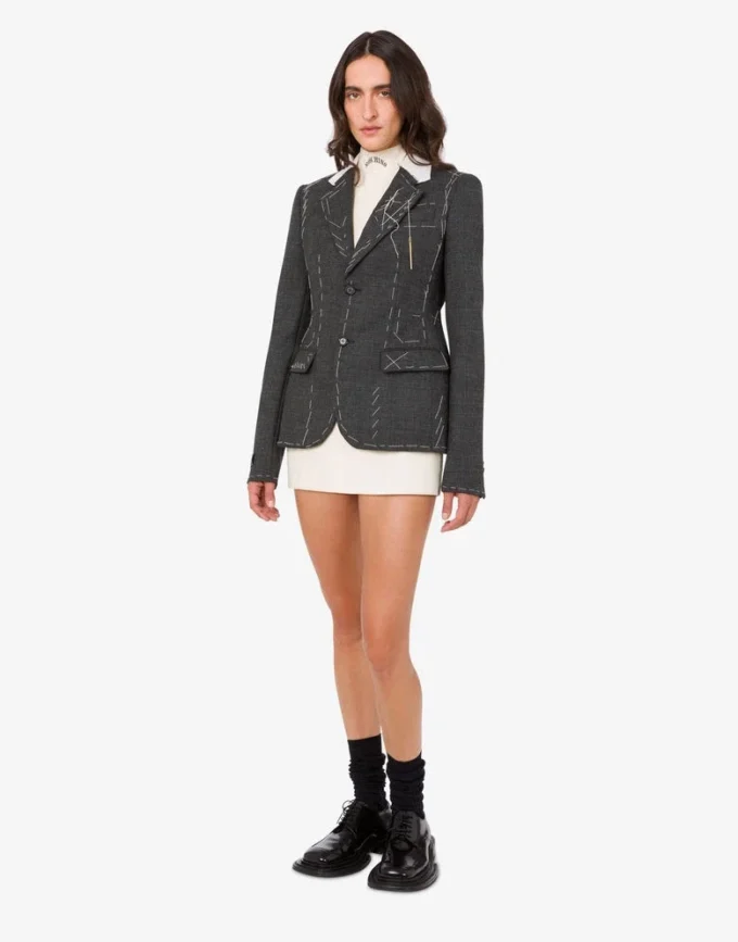 Veste en toile de laine brodée